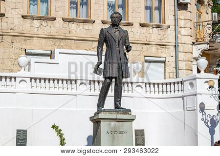 Bakhchysaray, Crimea - September 2014: City Streets Of Bakhchisaray. Monument To The Poet Alexander 