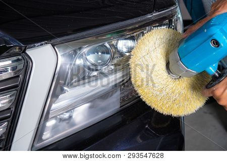 Big Headlight Cleaning With Power Buffer Machine At Service Station ,before And After Cleaning