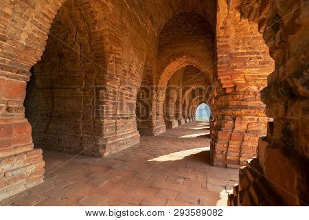 Rasmancha, Oldest Brick Temple Of India Is A Famous Tourist Attraction In Bishnupur, West Bengal, In