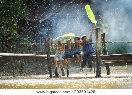 Sakon Nakhon Thailand - July 31 2018 : Asia Children Boy And Girl Friend Happy Funny Laughing And Sm