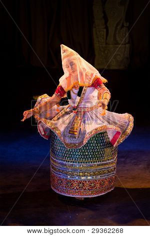 CHENNAI, Hindistan - 12 Aralık: Hint klasik dans Manipuri preformance üzerinde 12 Aralık 2010 Ch