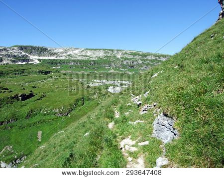 Alpine Peak Chäserrugg (chaserrugg Or Chaeserrugg) In The Alviergruppe Mountain Range - Canton Of St