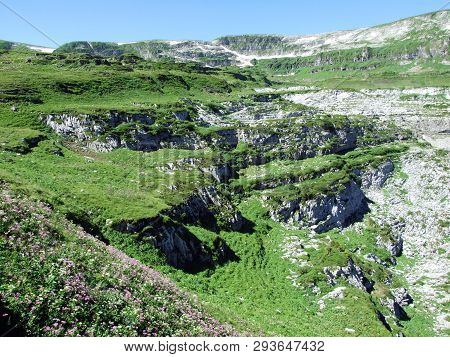 Alpine Peak Chäserrugg (chaserrugg Or Chaeserrugg) In The Alviergruppe Mountain Range - Canton Of St