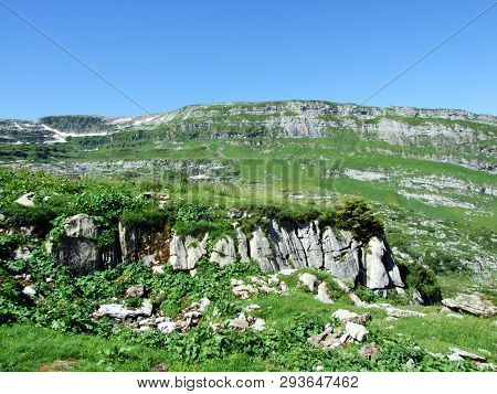 Alpine Peak Chäserrugg (chaserrugg Or Chaeserrugg) In The Alviergruppe Mountain Range - Canton Of St
