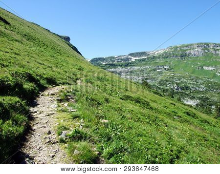 Alpine Peak Chäserrugg (chaserrugg Or Chaeserrugg) In The Alviergruppe Mountain Range - Canton Of St