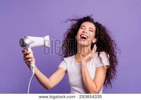 Close-up Portrait Of Her She Nice-looking Cute Attractive Cheerful Cheery Well-groomed Wavy-haired L