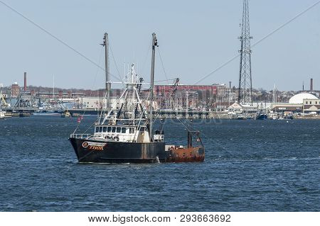 Fairhaven, Massachusetts, Usa - April 4, 2019: Scalloper Thor Leaving Fairhaven On Fishing Trip