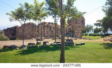 Ruins And Ruins Of The Ancient City, Hierapolis Near Pamukkale, Turkey.