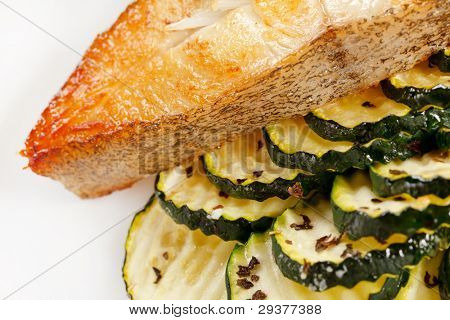 fisk med grøntsager