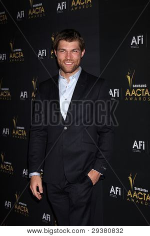 LOS ANGELES - JAN 27: Liam McIntyre ankommer til den australske ACADEMY INTERNATIONAL AWARDS på Soho 