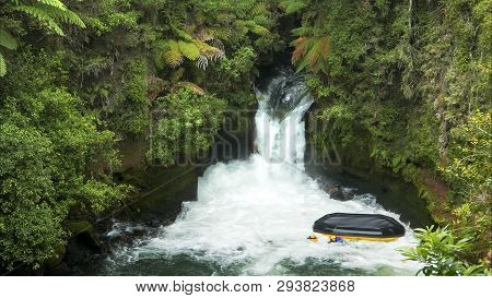 Raft Capsizing On New Zealands Kaituna River
