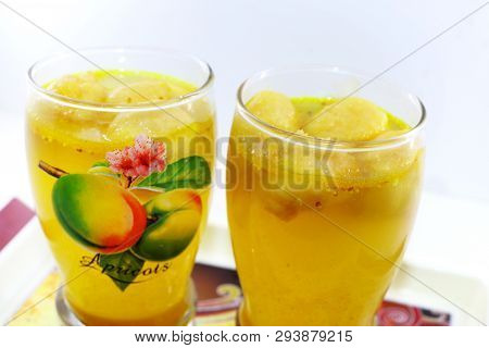 Kanji Wada Or Kanji Vada In Glass - Indian Snack Chaat