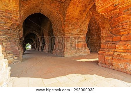 Rasmancha, Oldest Brick Temple Of India Is A Famous Tourist Attraction In Bishnupur, West Bengal, In