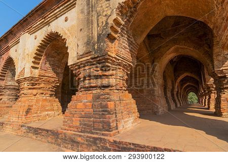 Arches Of Rasmancha, Oldest Brick Temple Of India -tourist Attraction In Bishnupur, West Bengal, Ind