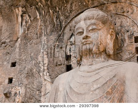 Valtava buddha-patsas sijaitsee Longmen luolia, jotka on 1500 vuotta historia, Luoyang City, Henan Prov