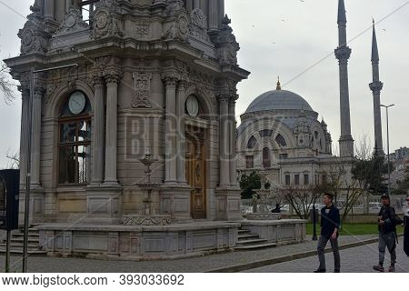 Turkey, Istanbul 20,03,2018  Clock Tower (saat Kulesi)) In Park Of Dolmabahce Palace (dolmabahce Sar