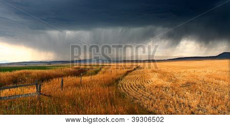 Venkovské Montana bouřková mračna