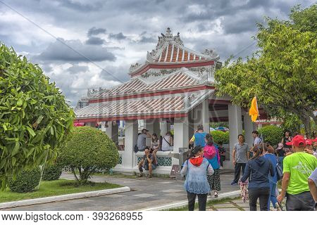 Thailand, Bangkok 20,08,2018  Wat Arun Ratchawararam, A Buddhist Temple In Bangkok, Thailand