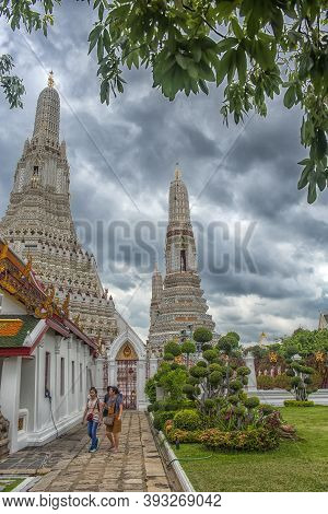 Wat Arun Ratchawararam, A Buddhist Temple In Bangkok, Thailand