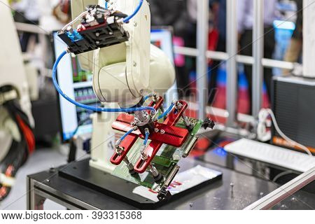 High Technology And Precision Robot Arm And Automatic Vacuum Or Suction Cup For Pick & Place Transpo