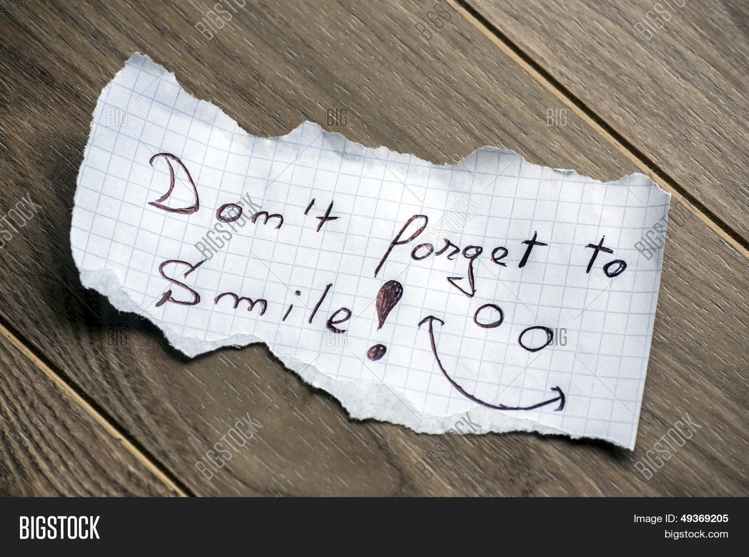 Don't forget to write your resolutions. T forget to write. Надпись don't forget. T forget to write. Clipart note "smile" letters.