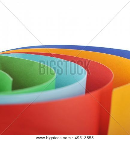 Farbige in weißem Papier gerollt