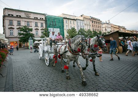 Krakov, Polsko - 13.srpna: Rynek Główny - historické centrum Krakov, srpen 13, 2012 v Krakově, Polsko.