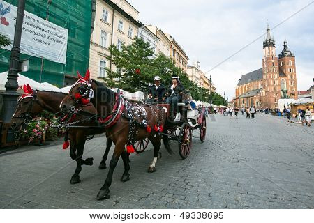 Krakov, Polsko - 13.srpna: Rynek Główny - historické centrum Krakov, srpen 13, 2012 v Krakově, Polsko.