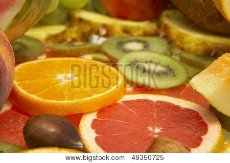 Gran variedad de frutas frescas y verduras, agua gotas visibles al 100 %