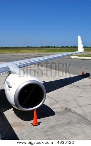 Vervoer door de lucht: Jet Engine en Wing Detail