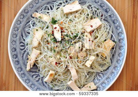 Salad with fine Chinese noddles and chicken