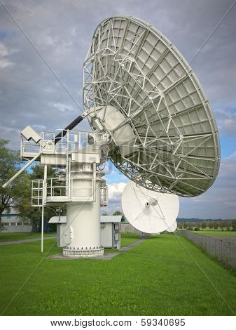 An image of a big satellite dish at Raisting Germany