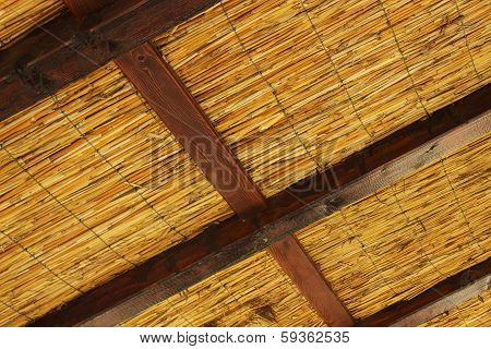 Reedy roof with wooden log