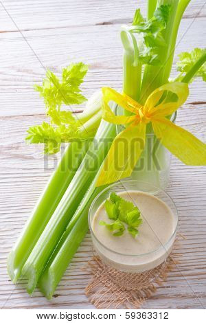 Celery Dippen