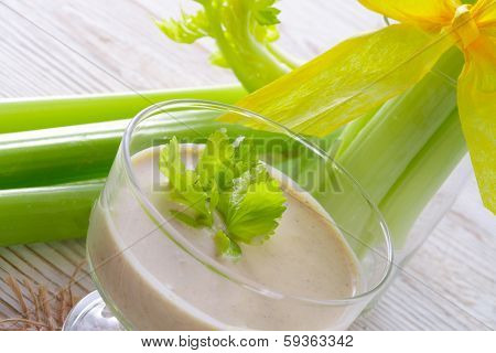 Celery Dippen