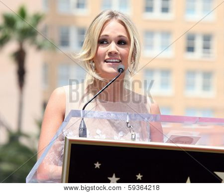 LOS ANGELES - MAY 23:  Carrie Underwood arrives to the Walk of Fame Ceremony for Simon Fuller  on May 23, 2011 in Hollywood, CA                