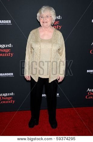 LOS ANGELES - DEC 16:  June Squibb arrives to the 