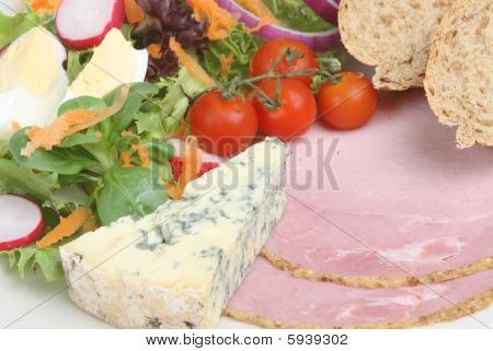อาหารกลางวัน Ploughmans กับ Stilton