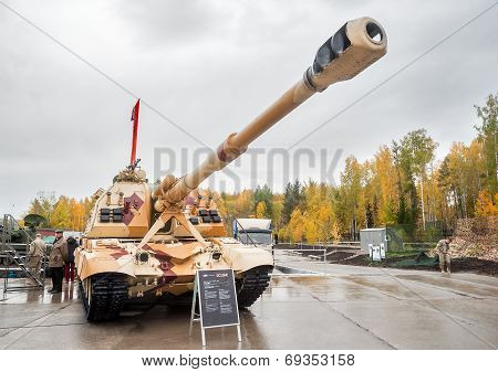 The 152 mm howitzer 2S19M1 