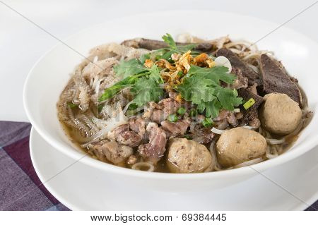 Combination Beef Noodle With Beef Ball, Beef Tripe, Beef Liver