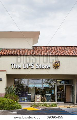 The Ups Store Exterior