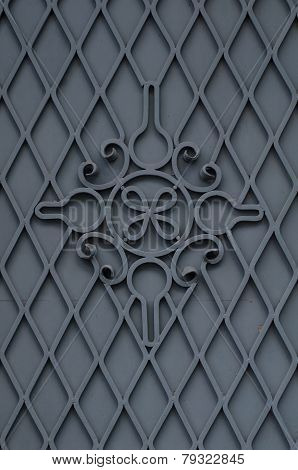 Pattern on the gate