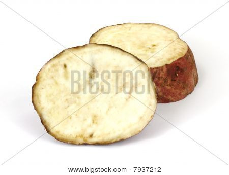 zwei Scheiben geschnittene batata