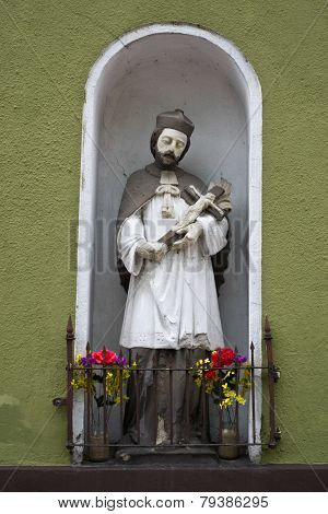 The Statue In The Wall