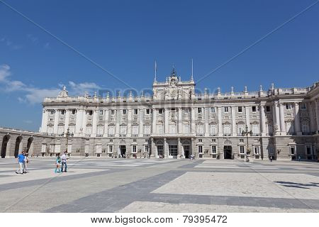 Tourists near the Royal palace