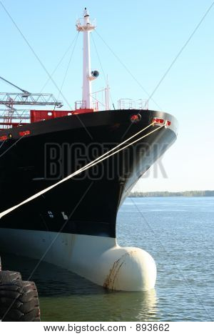 Container-Schiff im Hafen