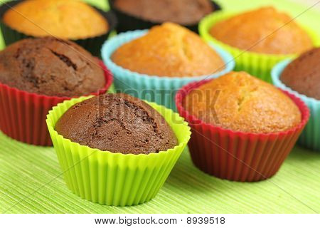 Muffins i farverige forme
