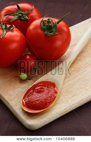 tomatsauce i skeen