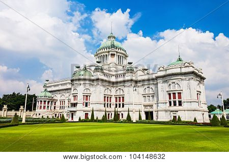 Ananta Samakhom Throne