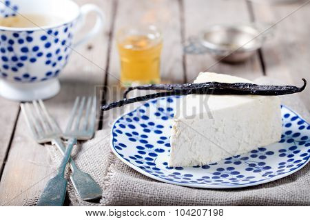 Vanilla and honey cheesecake on a blue plate